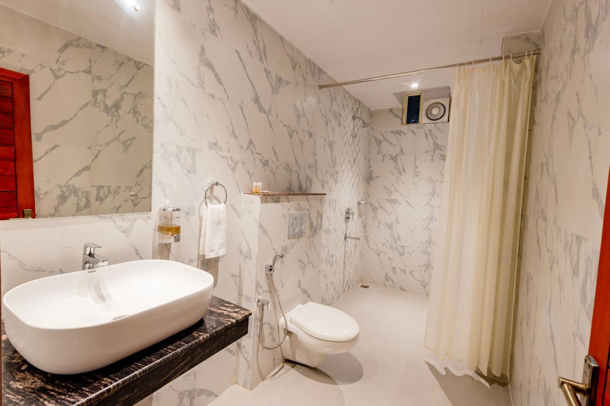 Hotel Serene Palace ポートブレア エクステリア 写真