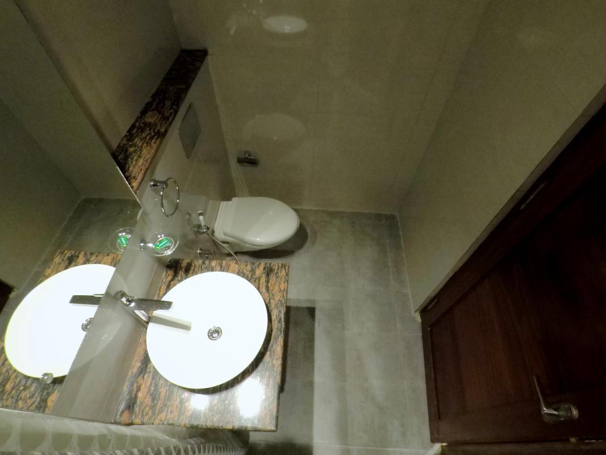 Hotel Serene Palace ポートブレア エクステリア 写真